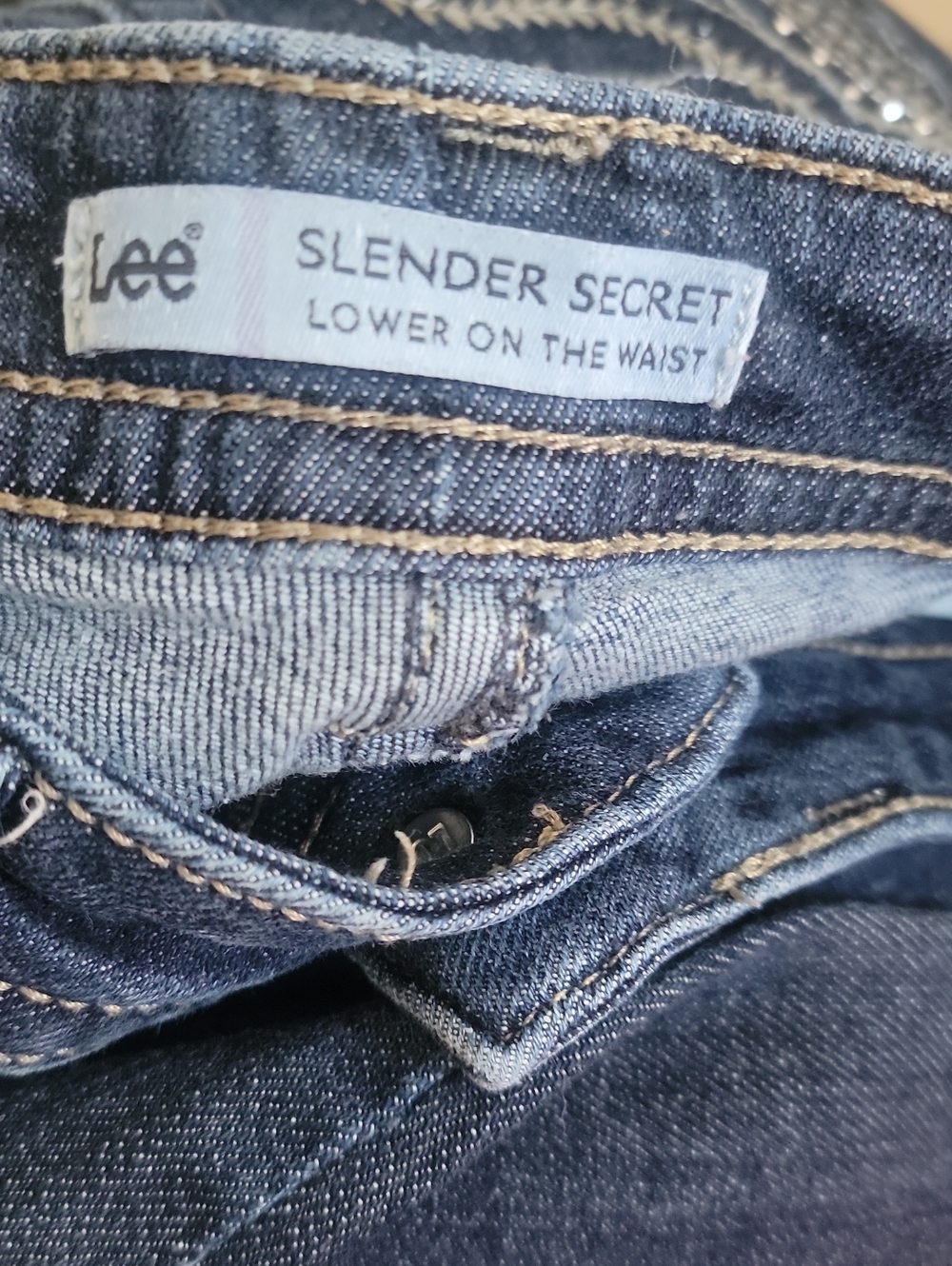 Lee 'Slender Secret' Jeans - Picture 3 of 5